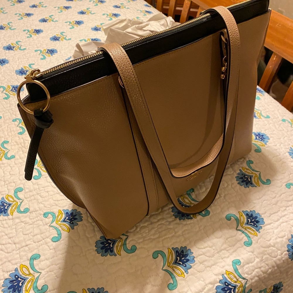 Coach Bag, genuine leather 12 x 15” - Picture 8 of 12